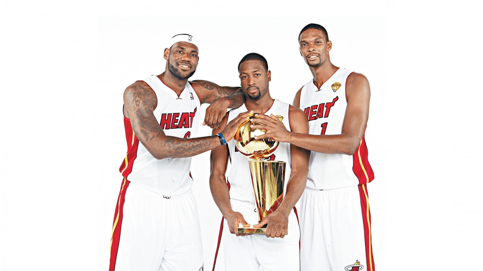 绝杀！道歉！辽宁掀翻广厦却陷争议，德罗赞封神一战背后是团队胜利还是英雄主义？