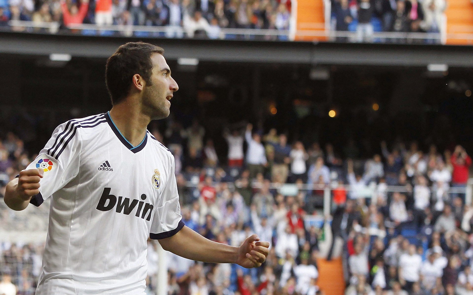 开云体育中国-意甲焦点战之夜，贝恩临危不惧，关键战尽显英雄本色